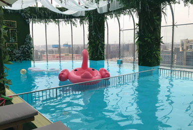 西安希尔顿酒店无边际悬空游泳池项目